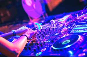 Great DJ Apps for Smartphone - Learn How to Download